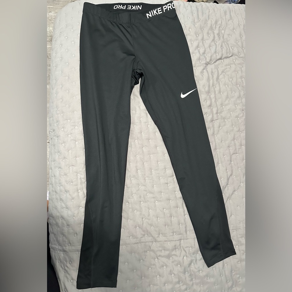 Woman’s Nike Pro Legging Black Large With Mesh Panel.